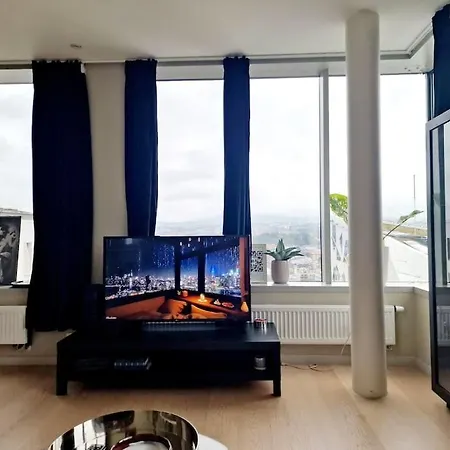 18th Flr Gem Views & Luxury Apartment