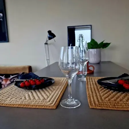 18th Flr Gem Views & Luxury Apartment