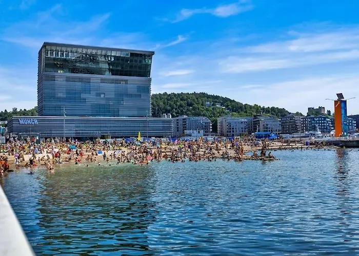 18th Flr Gem Views & Luxury *